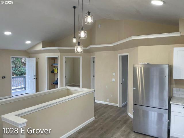 1028 E GROVER Ave, Cottage Grove, OR 97424