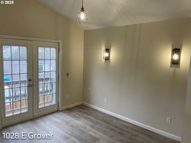 1028 E GROVER Ave, Cottage Grove, OR 97424