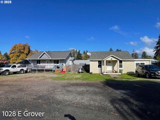 1028 E GROVER Ave, Cottage Grove, OR 97424