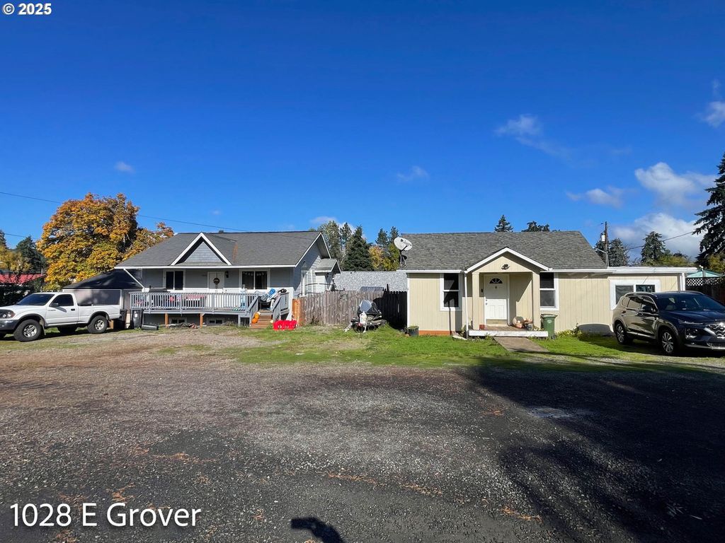 1028 E GROVER Ave, Cottage Grove, OR 97424