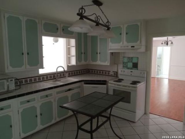 327 Rockhill Dr, San Antonio, TX 78209