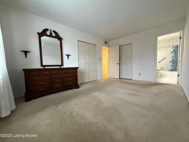 310 El Conquistador Pl 310, Louisville, KY 40220