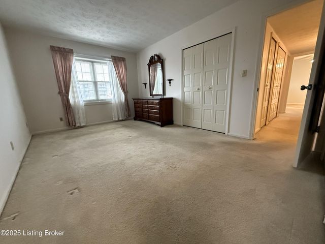 310 El Conquistador Pl 310, Louisville, KY 40220