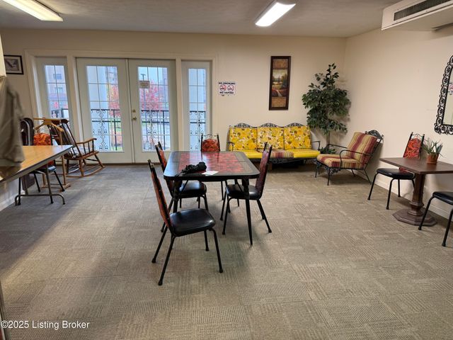 310 El Conquistador Pl 310, Louisville, KY 40220