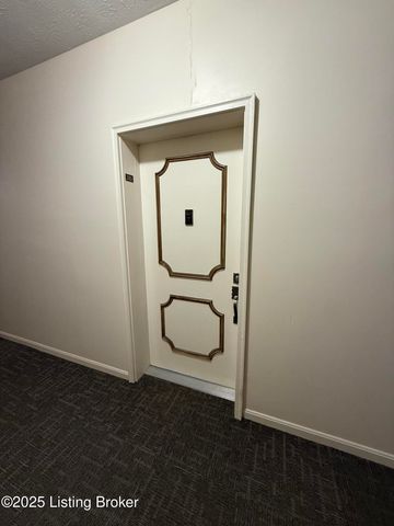 310 El Conquistador Pl 310, Louisville, KY 40220