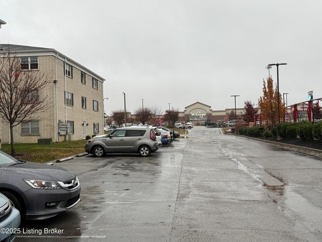 310 El Conquistador Pl 310, Louisville, KY 40220