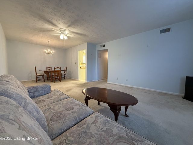 310 El Conquistador Pl 310, Louisville, KY 40220