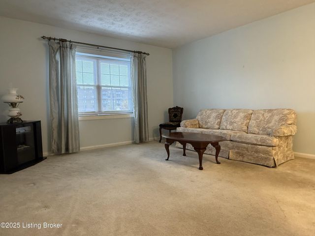 310 El Conquistador Pl 310, Louisville, KY 40220