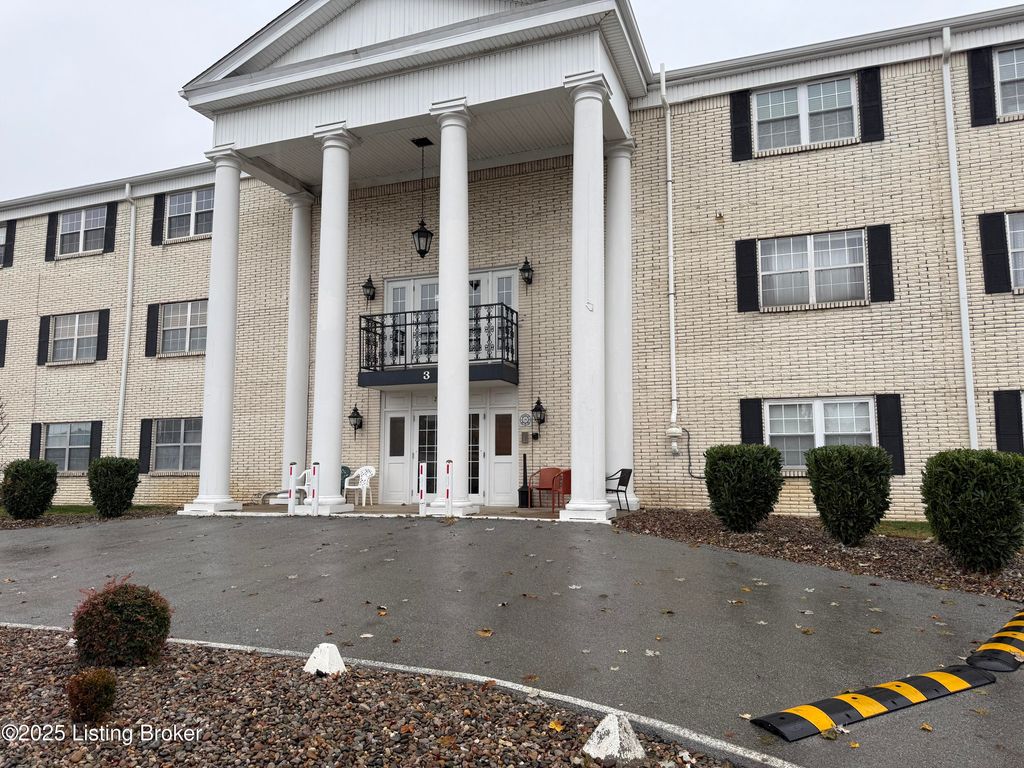 310 El Conquistador Pl 310, Louisville, KY 40220