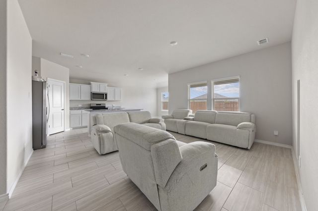 752 Cedarbrook Drive, Fort Worth, TX 76131