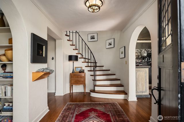 115 Dorffel Drive E, Seattle, WA 98112