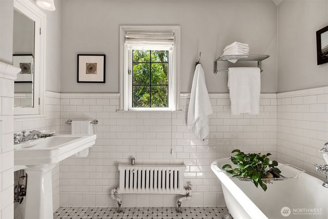 115 Dorffel Drive E, Seattle, WA 98112