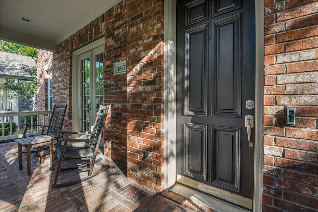 1827 Auburn Drive, Carrollton, TX 75007 — photo 2