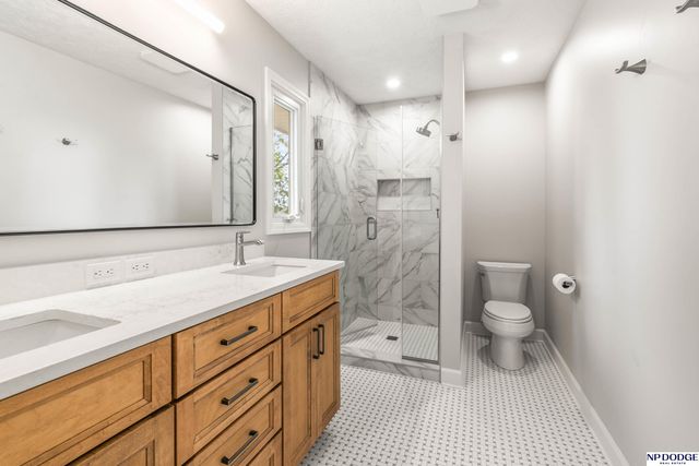 10920 Larimore Avenue, Omaha, NE 68164