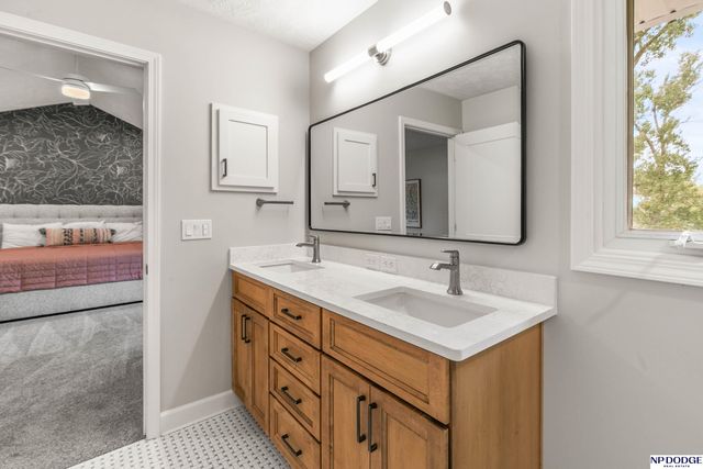 10920 Larimore Avenue, Omaha, NE 68164