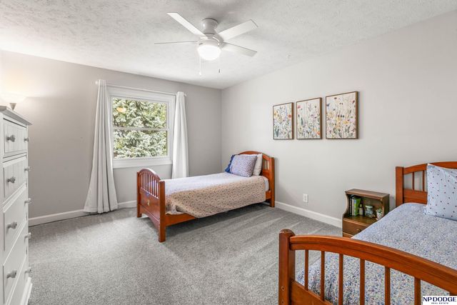 10920 Larimore Avenue, Omaha, NE 68164