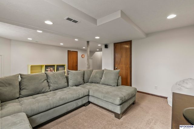 10920 Larimore Avenue, Omaha, NE 68164