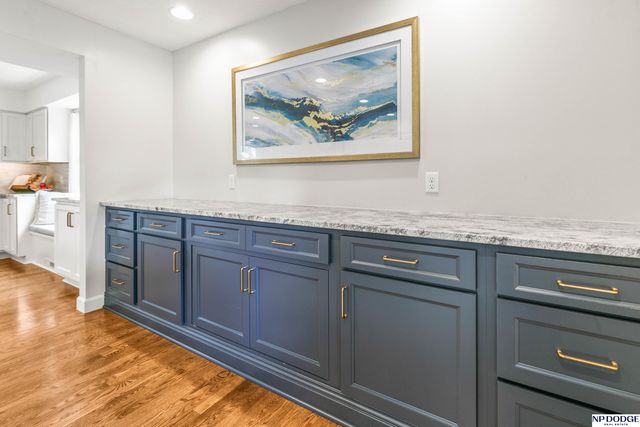 10920 Larimore Avenue, Omaha, NE 68164