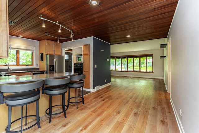 5808 France Avenue S, Edina, MN 55410