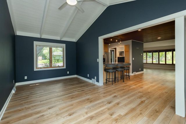 5808 France Avenue S, Edina, MN 55410