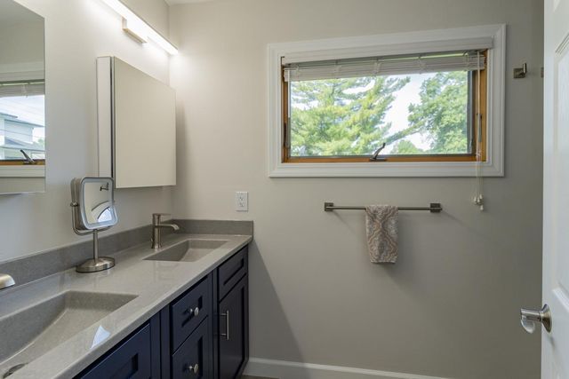 5808 France Avenue S, Edina, MN 55410