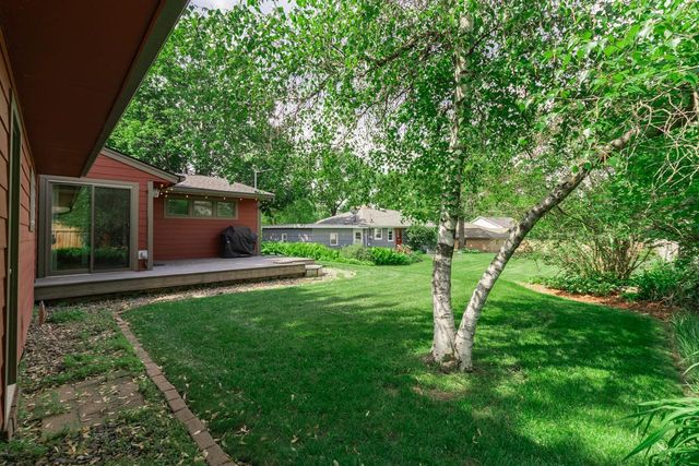 5808 France Avenue S, Edina, MN 55410