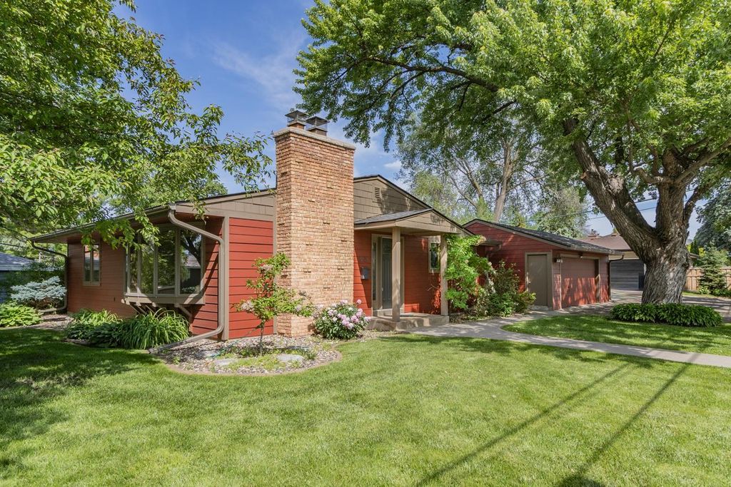 5808 France Avenue S, Edina, MN 55410