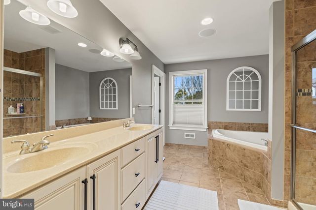 1453 SAINT JAMES DR, Langhorne, PA 19047
