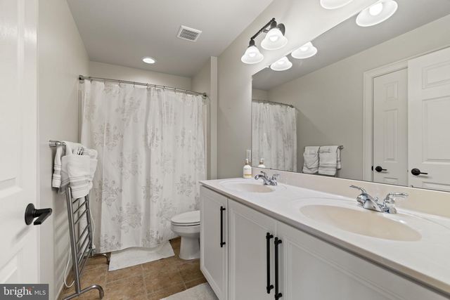 1453 SAINT JAMES DR, Langhorne, PA 19047