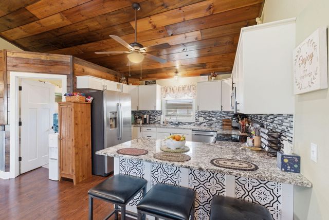 720 E Burford Street, Marshfield, MO 65706