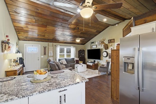 720 E Burford Street, Marshfield, MO 65706