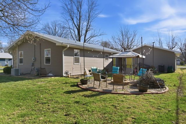 720 E Burford Street, Marshfield, MO 65706