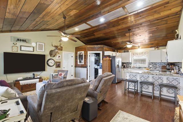 720 E Burford Street, Marshfield, MO 65706