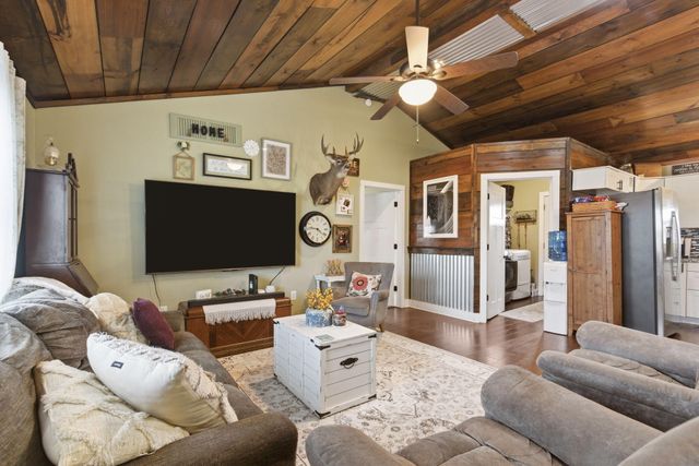 720 E Burford Street, Marshfield, MO 65706