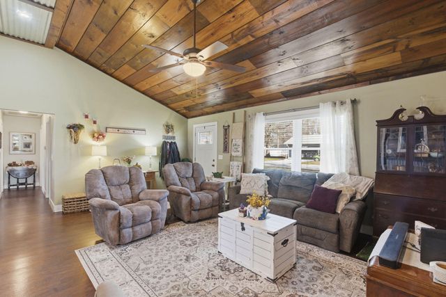 720 E Burford Street, Marshfield, MO 65706