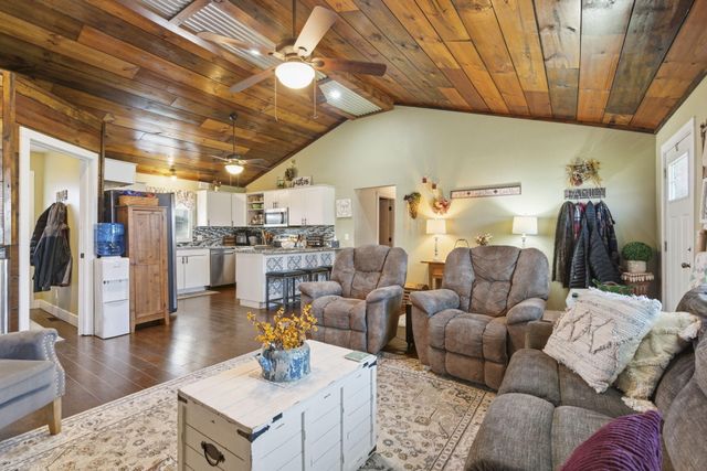 720 E Burford Street, Marshfield, MO 65706