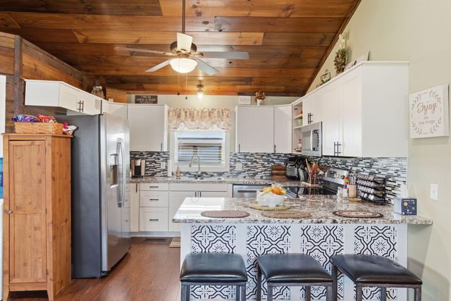 720 E Burford Street, Marshfield, MO 65706