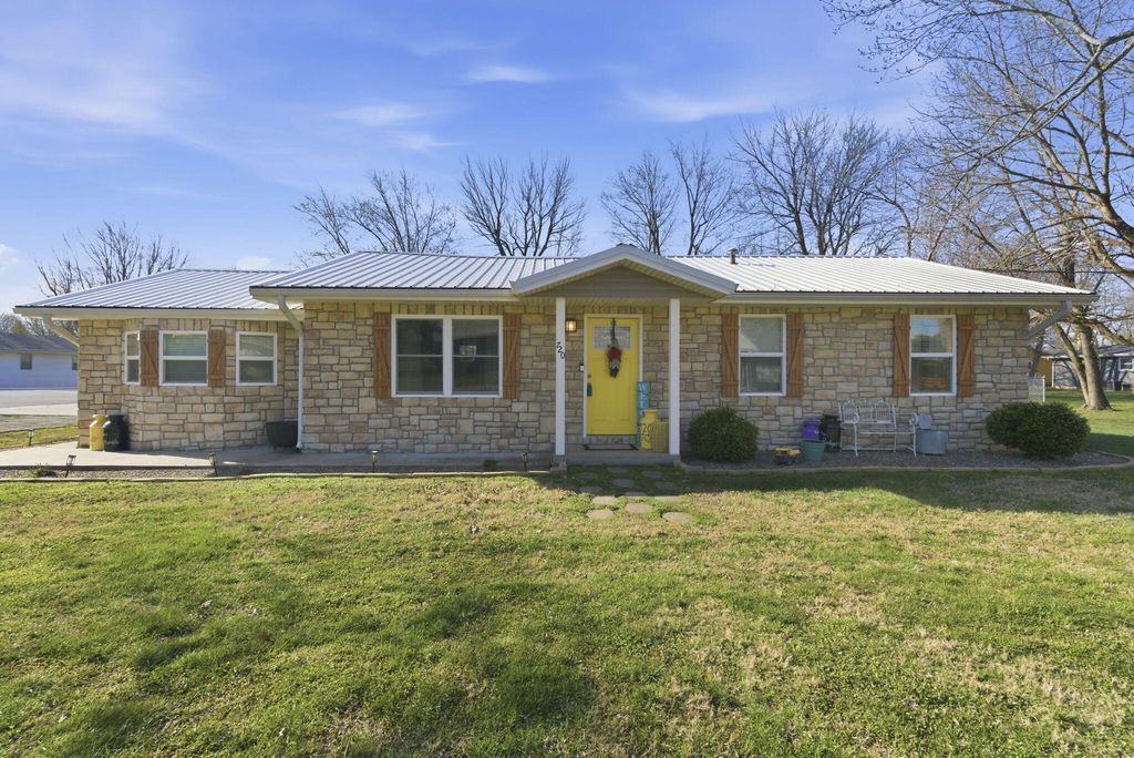 720 E Burford Street, Marshfield, MO 65706