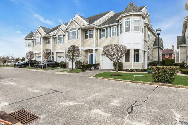 123 Jackie Court, Patchogue, NY 11772