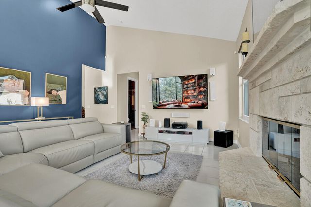 142 Corinthian Circle, Jupiter, FL 33458