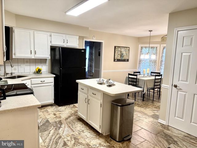 15 BLUE FOX CT, Newark, DE 19711