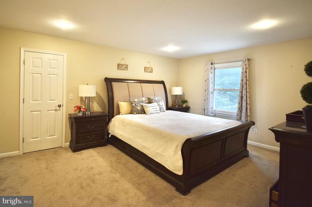 15 BLUE FOX CT, Newark, DE 19711