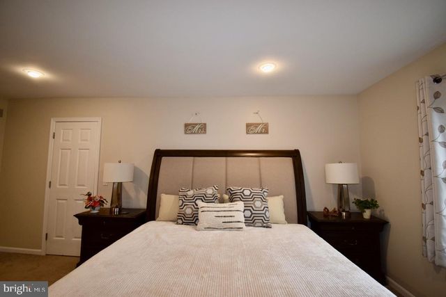 15 BLUE FOX CT, Newark, DE 19711