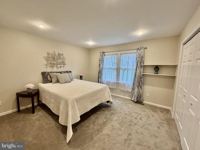 15 BLUE FOX CT, Newark, DE 19711