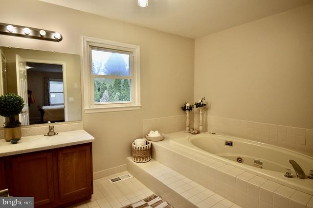 15 BLUE FOX CT, Newark, DE 19711
