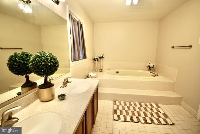 15 BLUE FOX CT, Newark, DE 19711