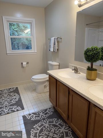 15 BLUE FOX CT, Newark, DE 19711