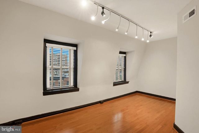 17 W CHASE ST, Baltimore, MD 21201
