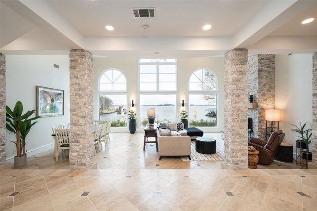 119 Diamond Oaks Drive, Mabank, TX 75156