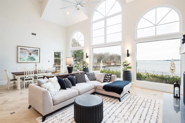 119 Diamond Oaks Drive, Mabank, TX 75156